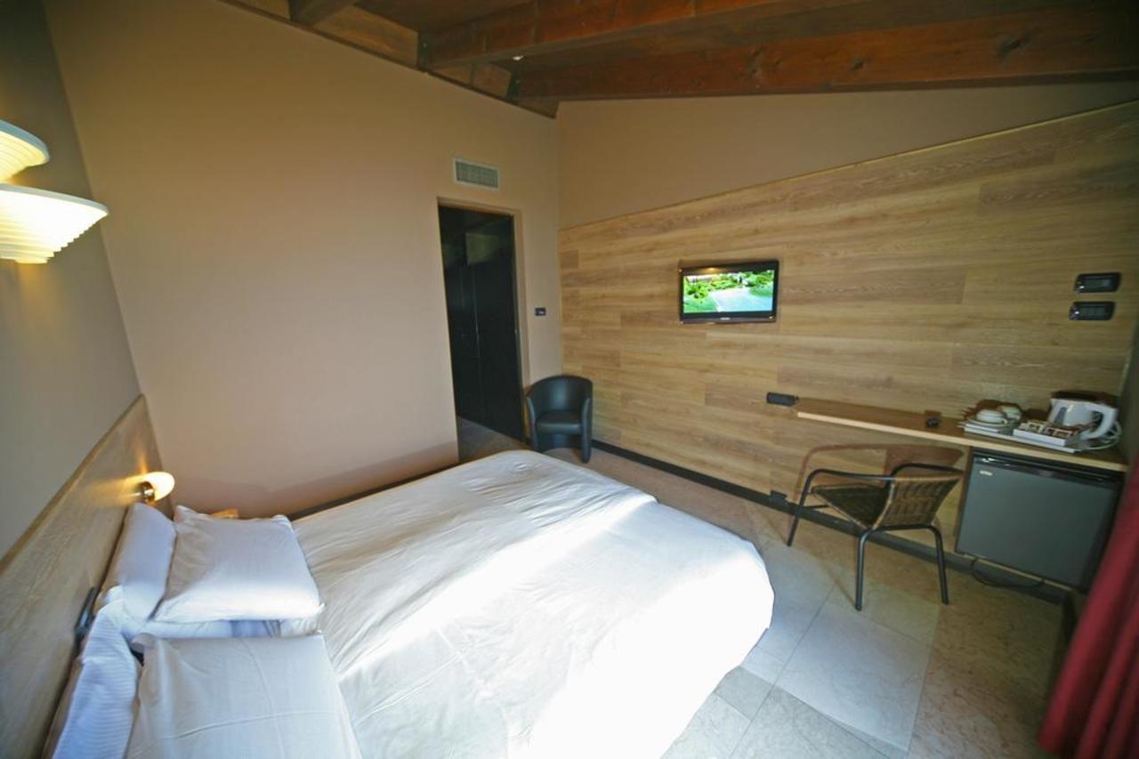Hotel La Pauel シルミオーネ エクステリア 写真