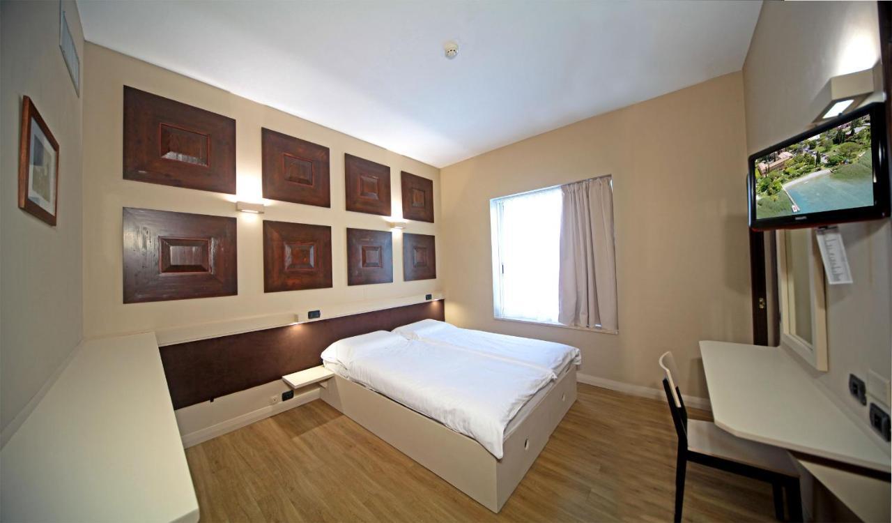Hotel La Pauel シルミオーネ エクステリア 写真