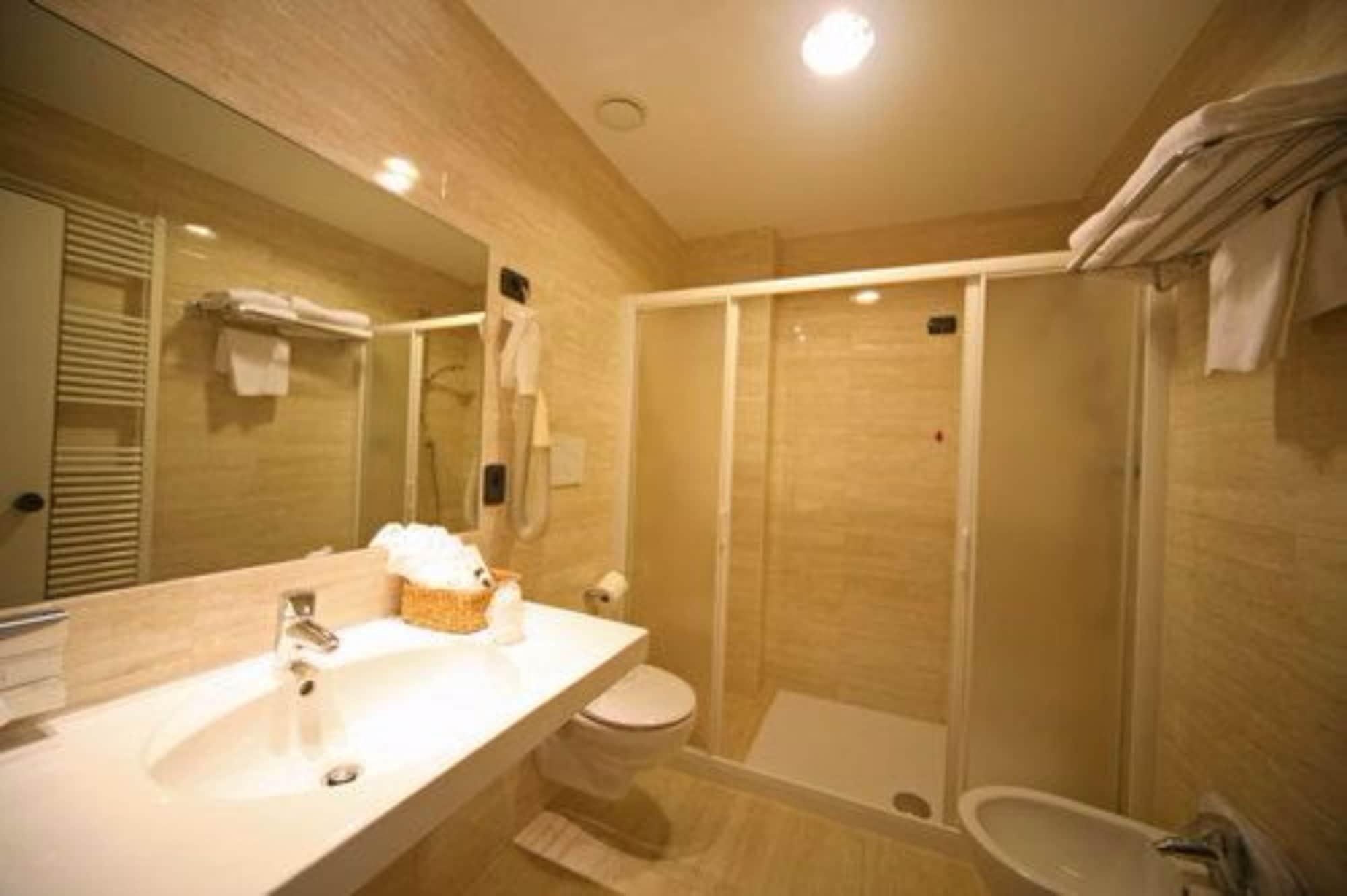 Hotel La Pauel シルミオーネ エクステリア 写真