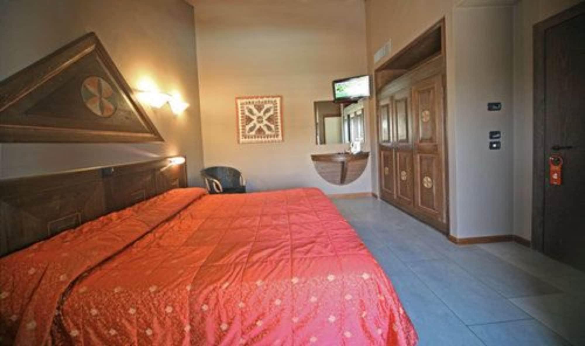 Hotel La Pauel シルミオーネ エクステリア 写真