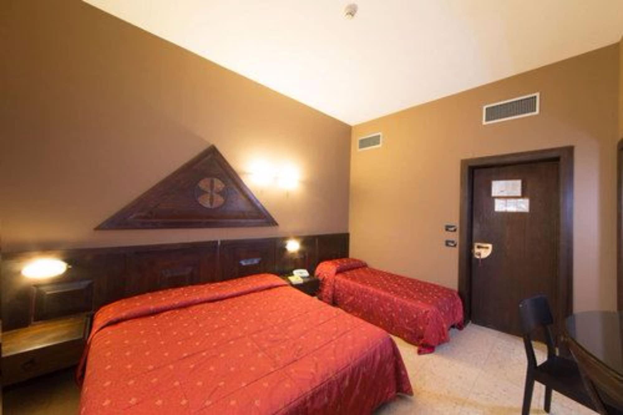 Hotel La Pauel シルミオーネ エクステリア 写真