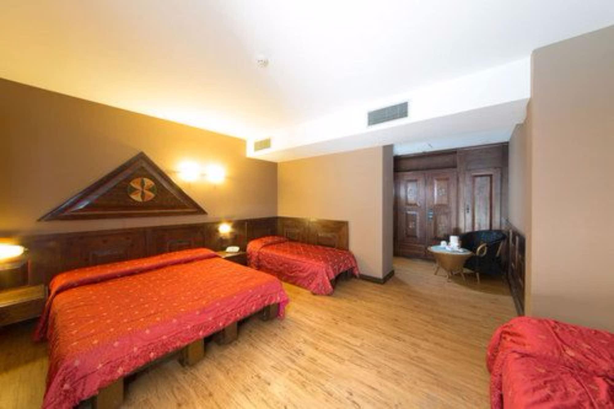 Hotel La Pauel シルミオーネ エクステリア 写真